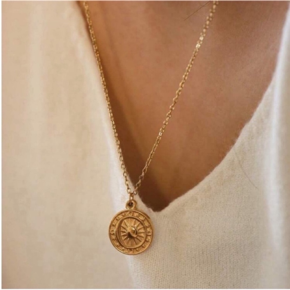 New! Gold Sun and Moon Pendant Necklace (1007) NWOT